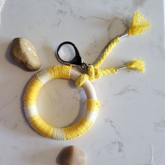 Handmade knitted wood rings Keychain new - Picture 6 of 6